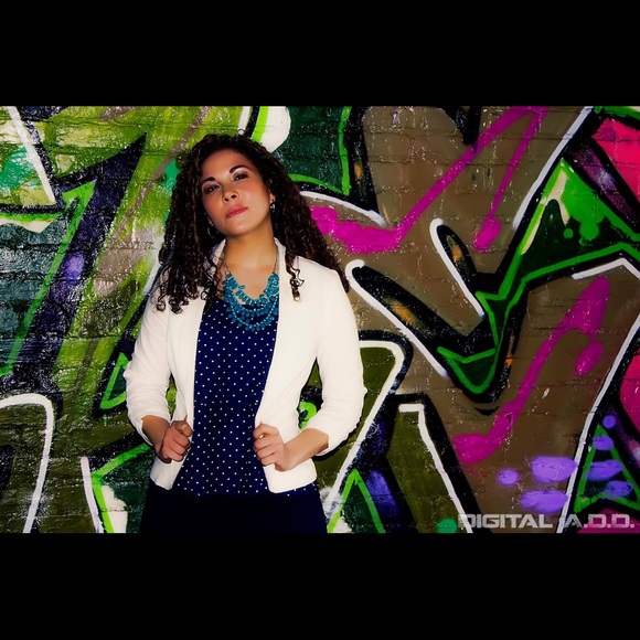 Meet your Posher, Sharon - Picture 3 of 9